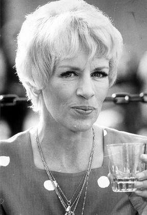 Yootha Joyce-Mischung