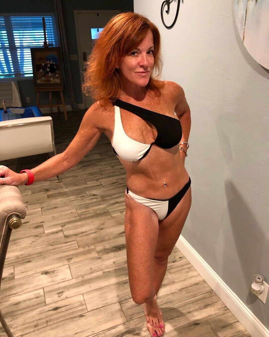 MILF Oma Badeanzug Bikini