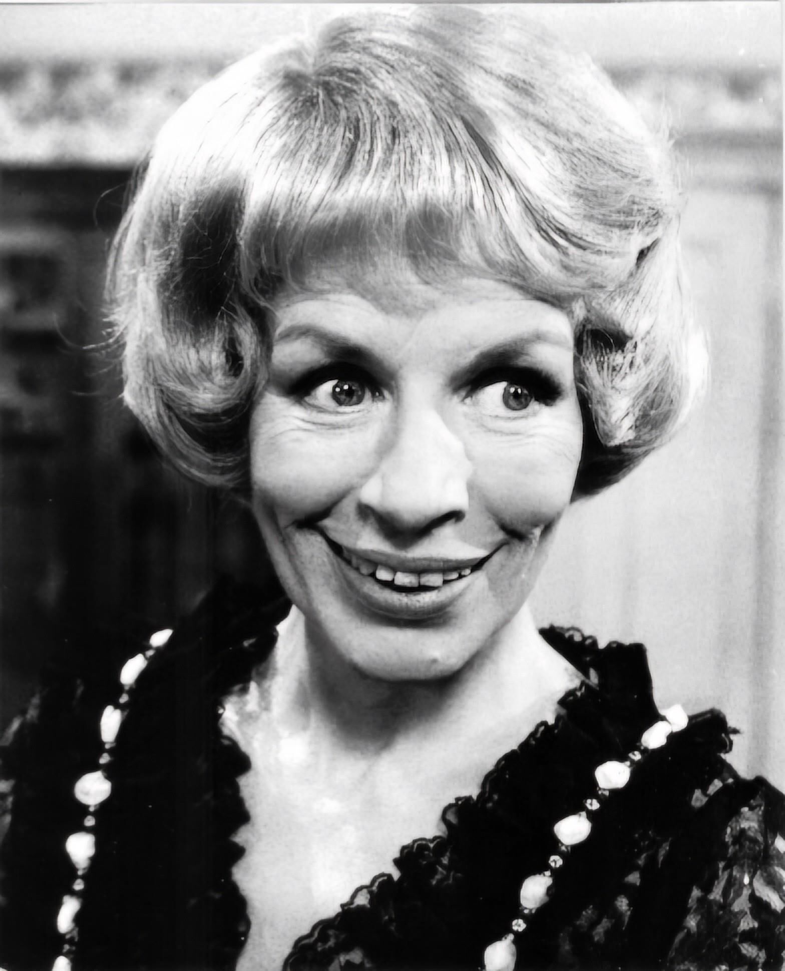 Yootha Joyce-Mischung