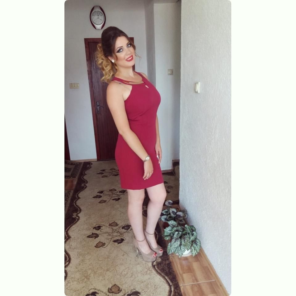 Adolescentes calientes y milfs con vestidos