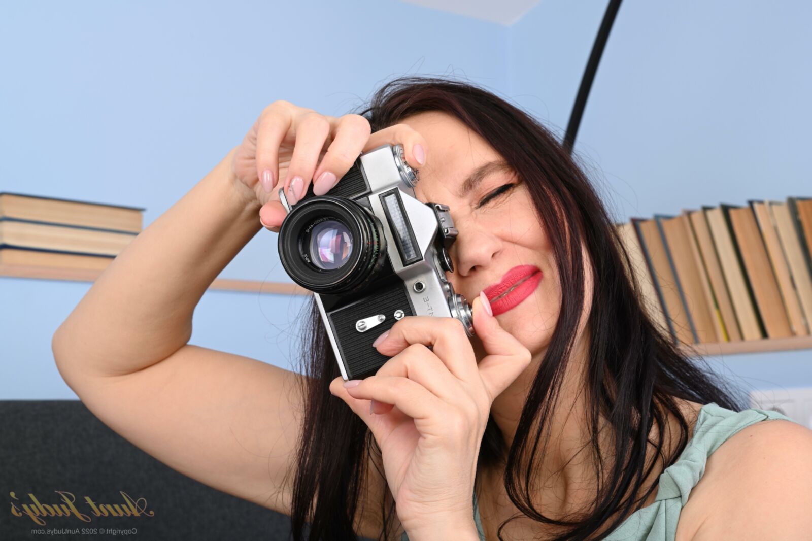 AuntJudys Camera Enthusiast Lada Rubs One Out on the Couch