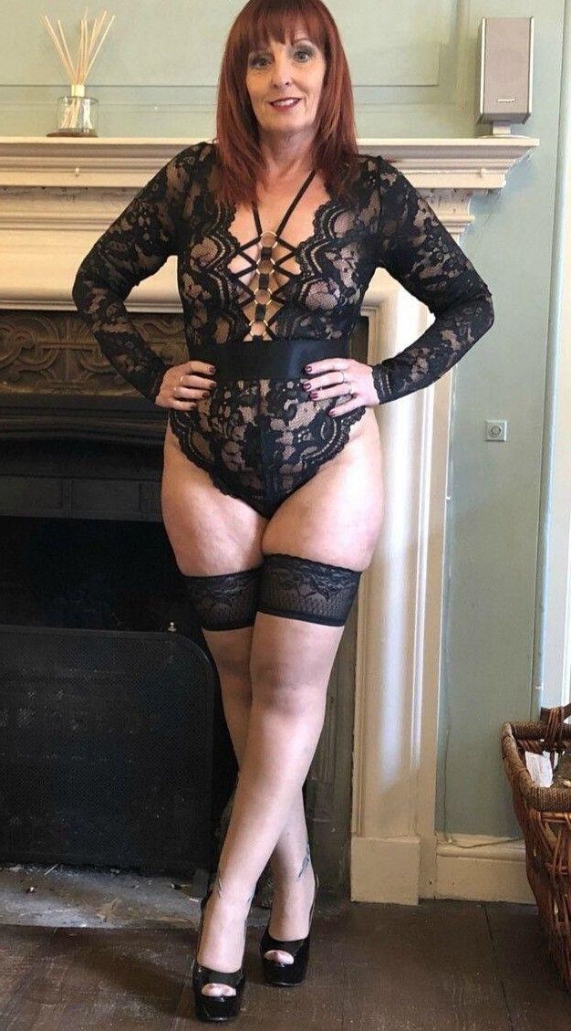 Belle et sexy mature/mamie en lingerie (mix)