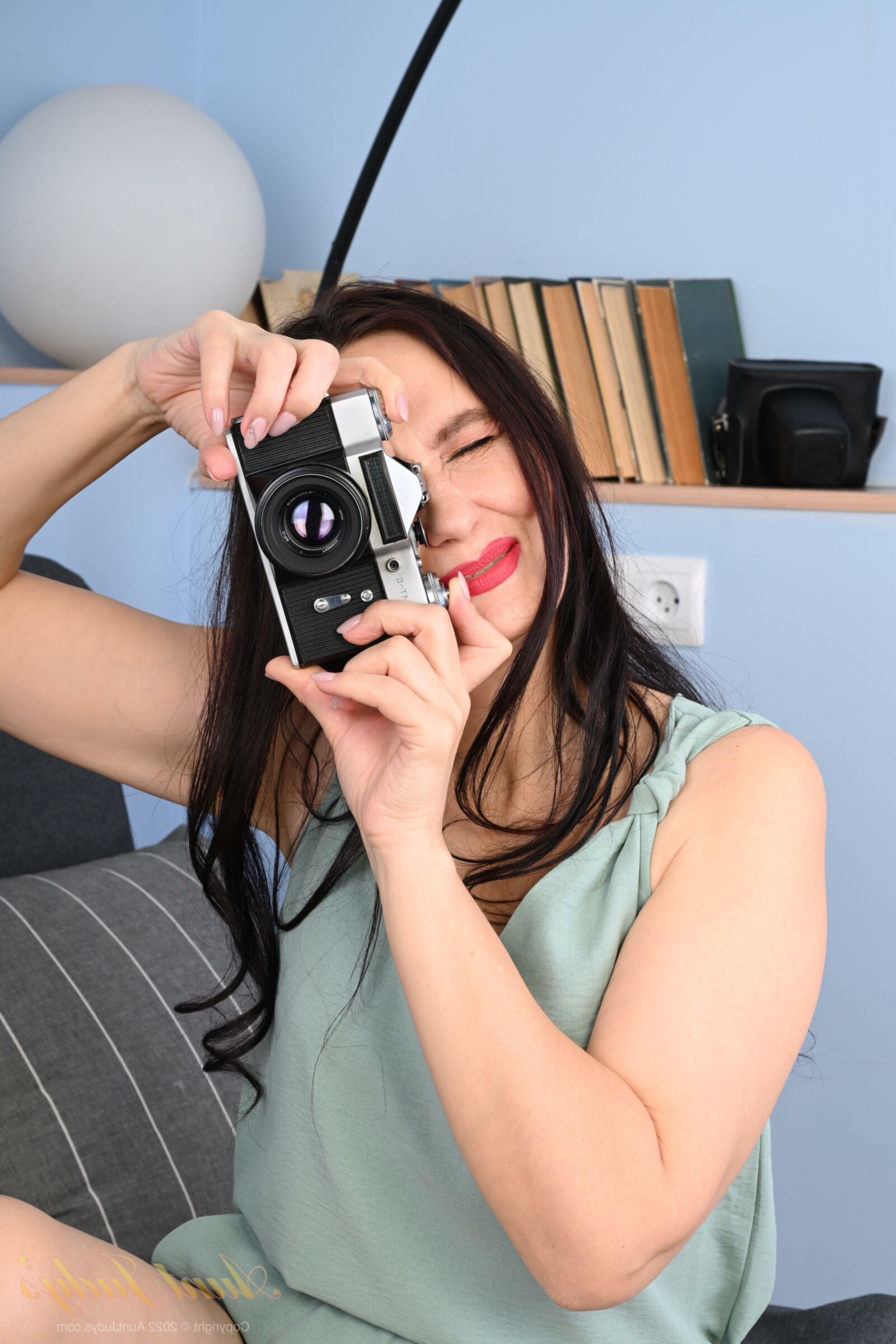 AuntJudys Camera Enthusiast Lada Rubs One Out on the Couch