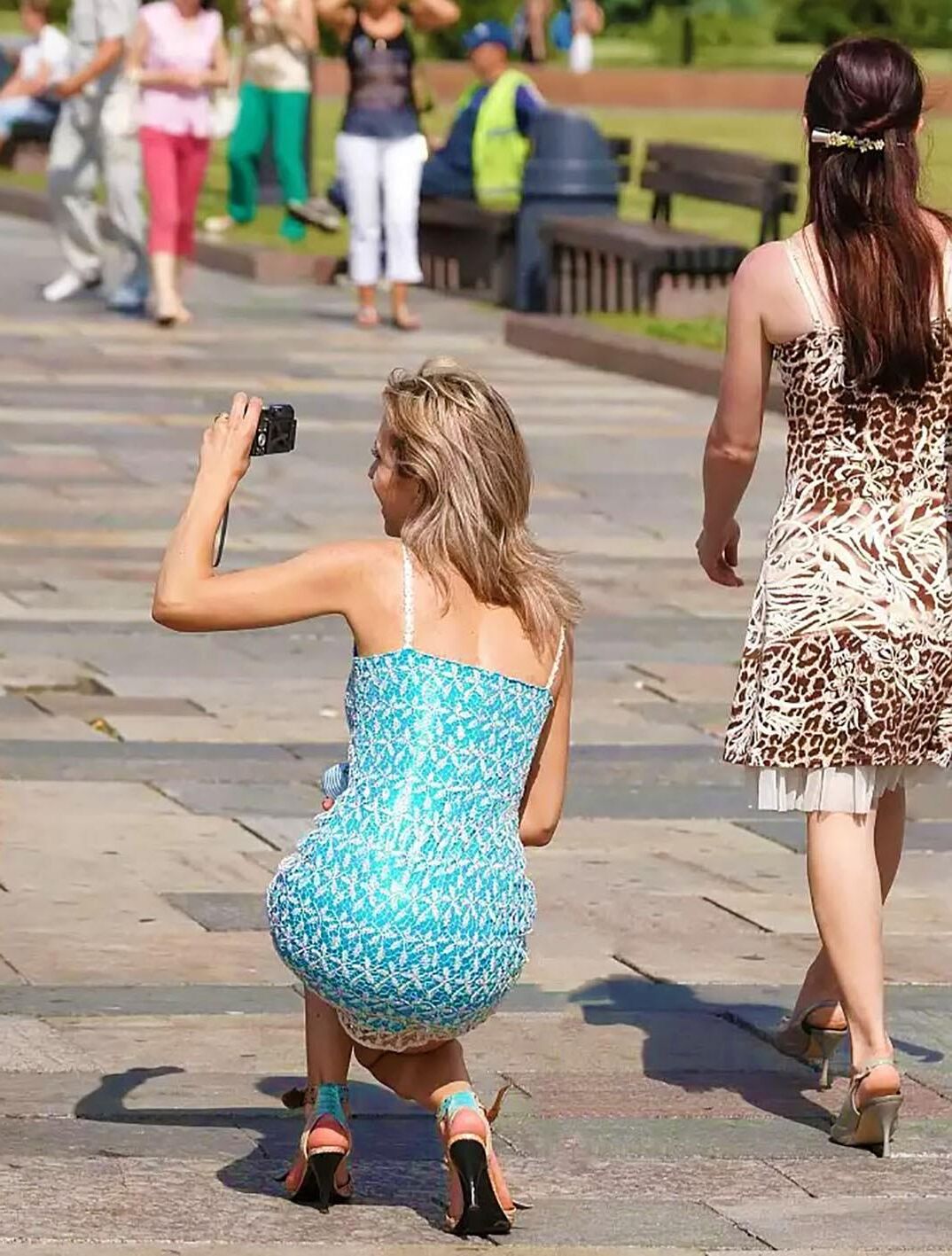 Jelenkas Russische Damen am Brunnen