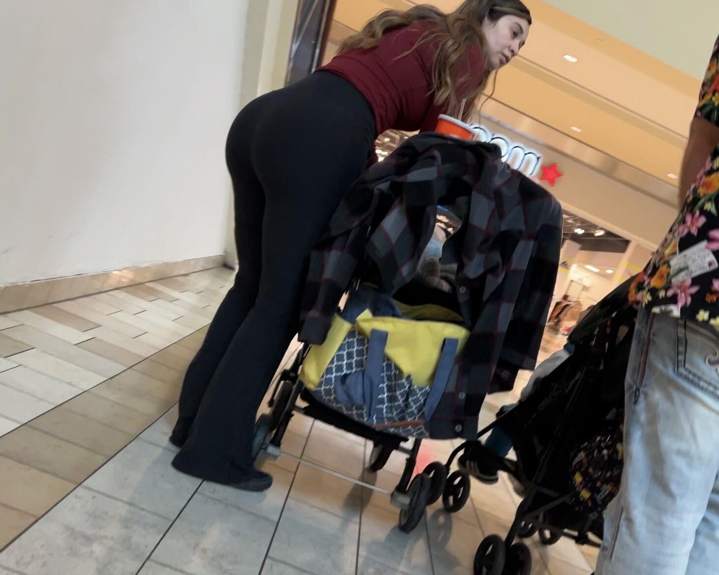 Milf Mother With An Extraordinary Ass