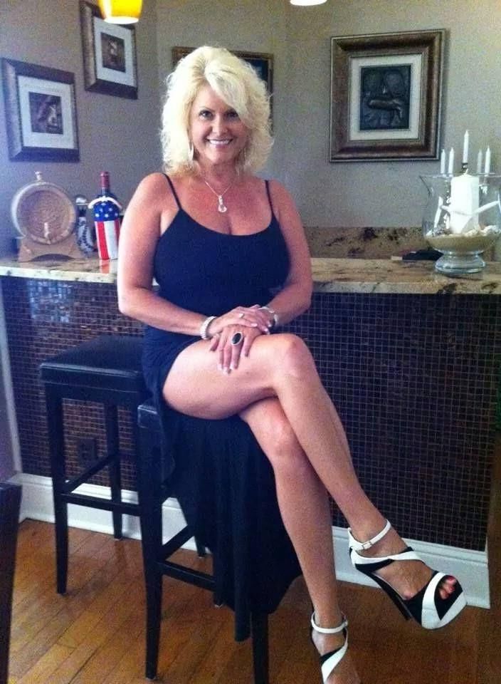 blonde milf milky