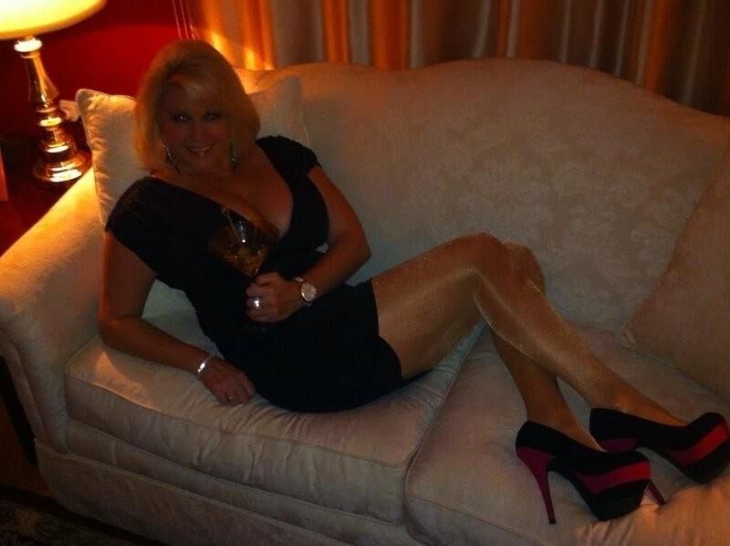 blonde milf milky