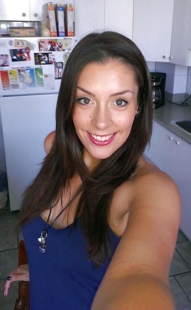 Brunette Hotwife