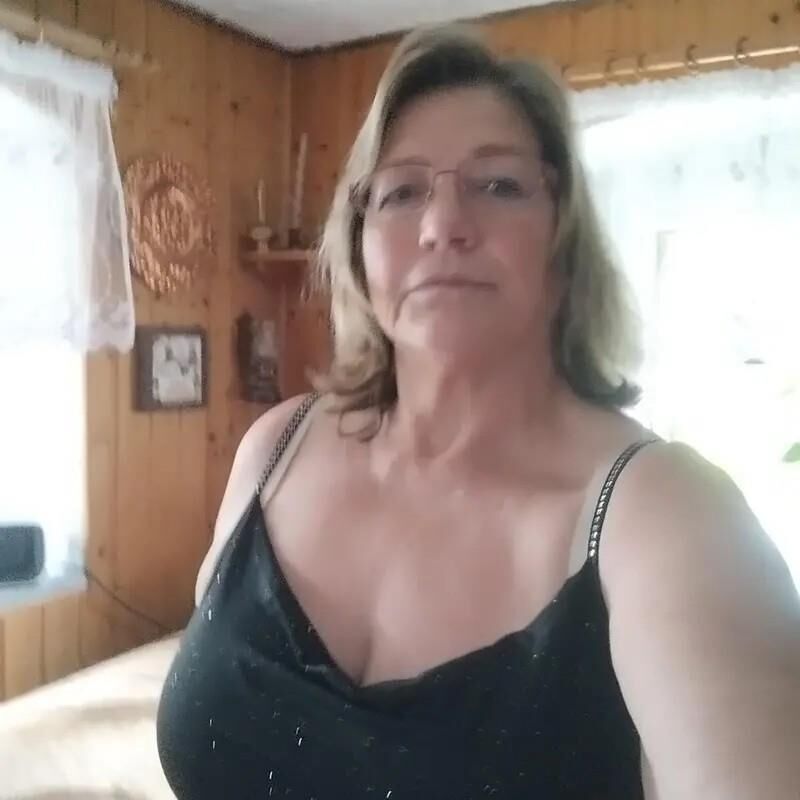 sexy busty German mature 