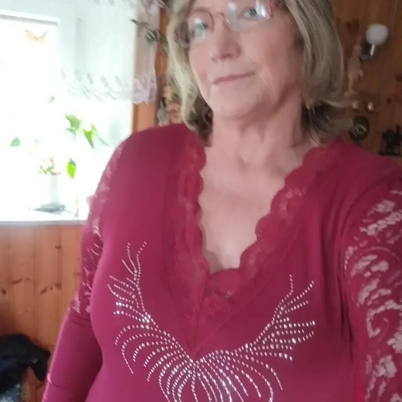 sexy busty German mature 