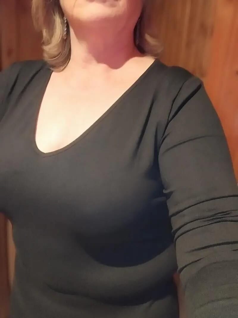 sexy busty German mature 