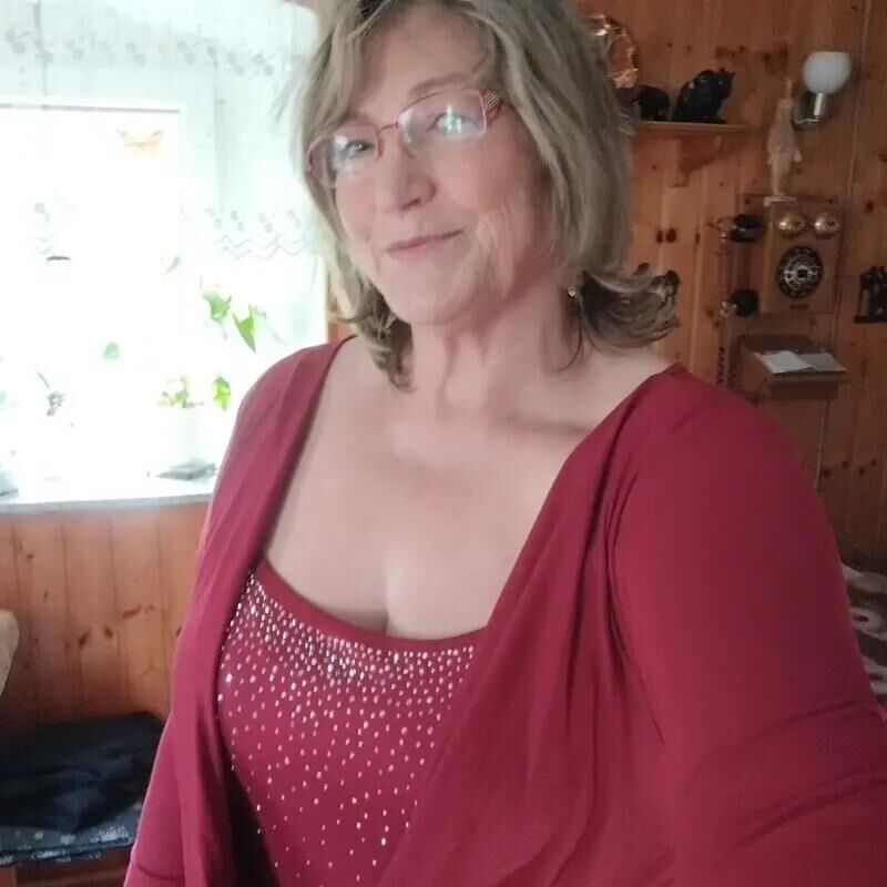 sexy busty German mature 