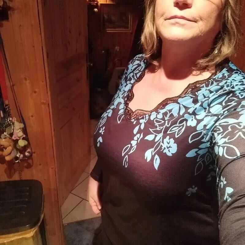 sexy busty German mature 