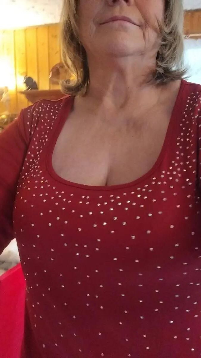 sexy busty German mature 