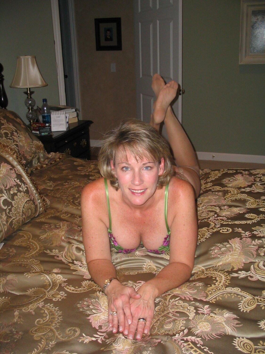 MILF blonde