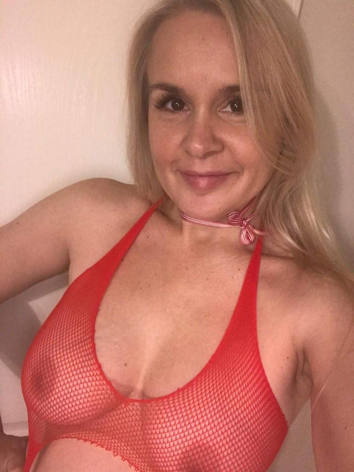 MILF blonde