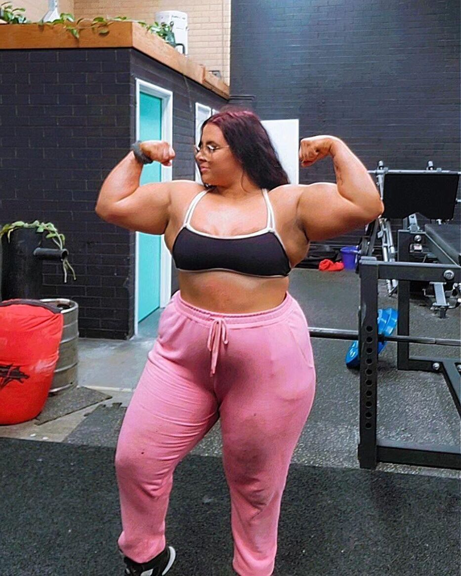 Muscle Girls Thicc, Powerful, Sexy Pawgs!