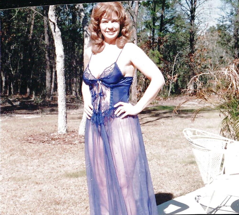 VINTAGE JAN BUSTY WIFE