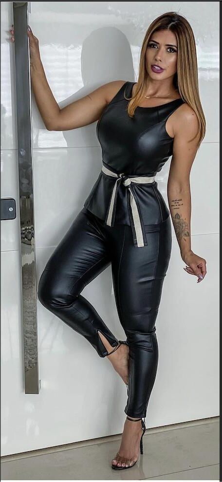 Hot Chicks in Leather Pants 