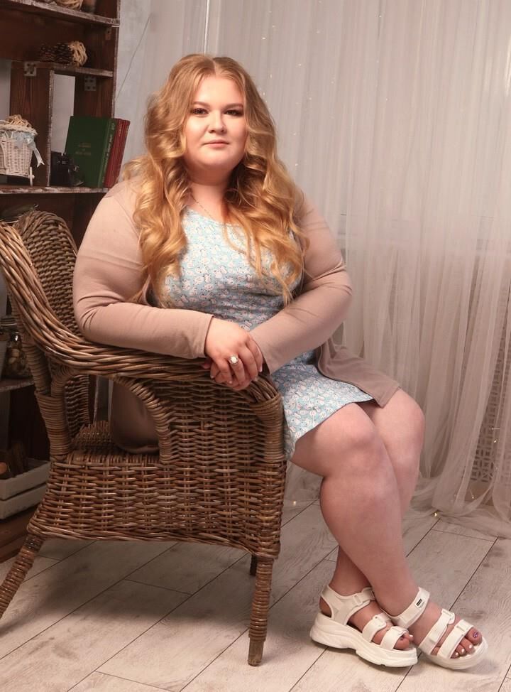 . Curvy chubby BBW fully dressed