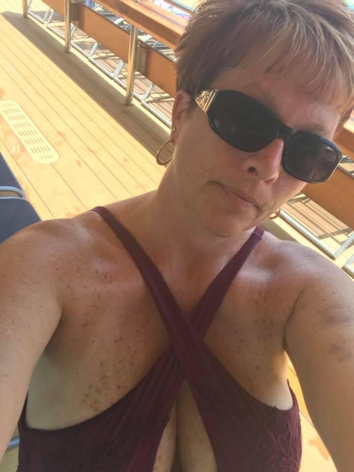 Tracy :Tall Sexy MILF with D Cup Big Tits in Bikinis and Dresses