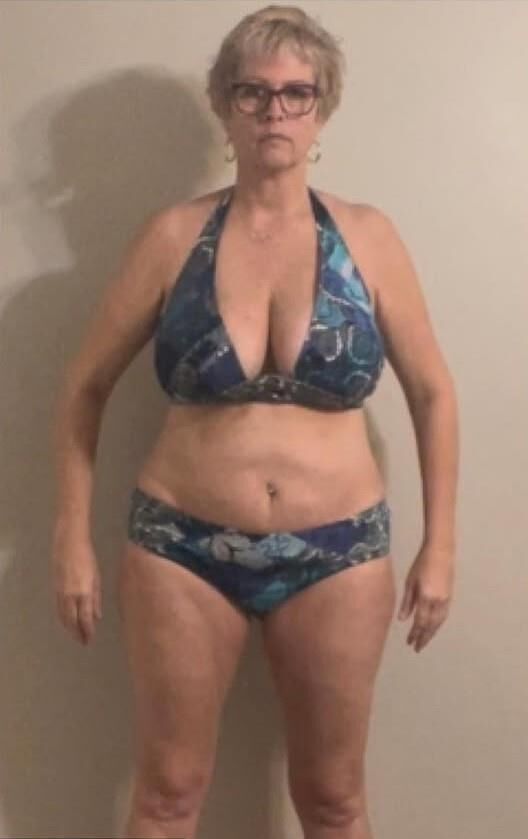 Tracy :Tall Sexy MILF with D Cup Big Tits in Bikinis and Dresses