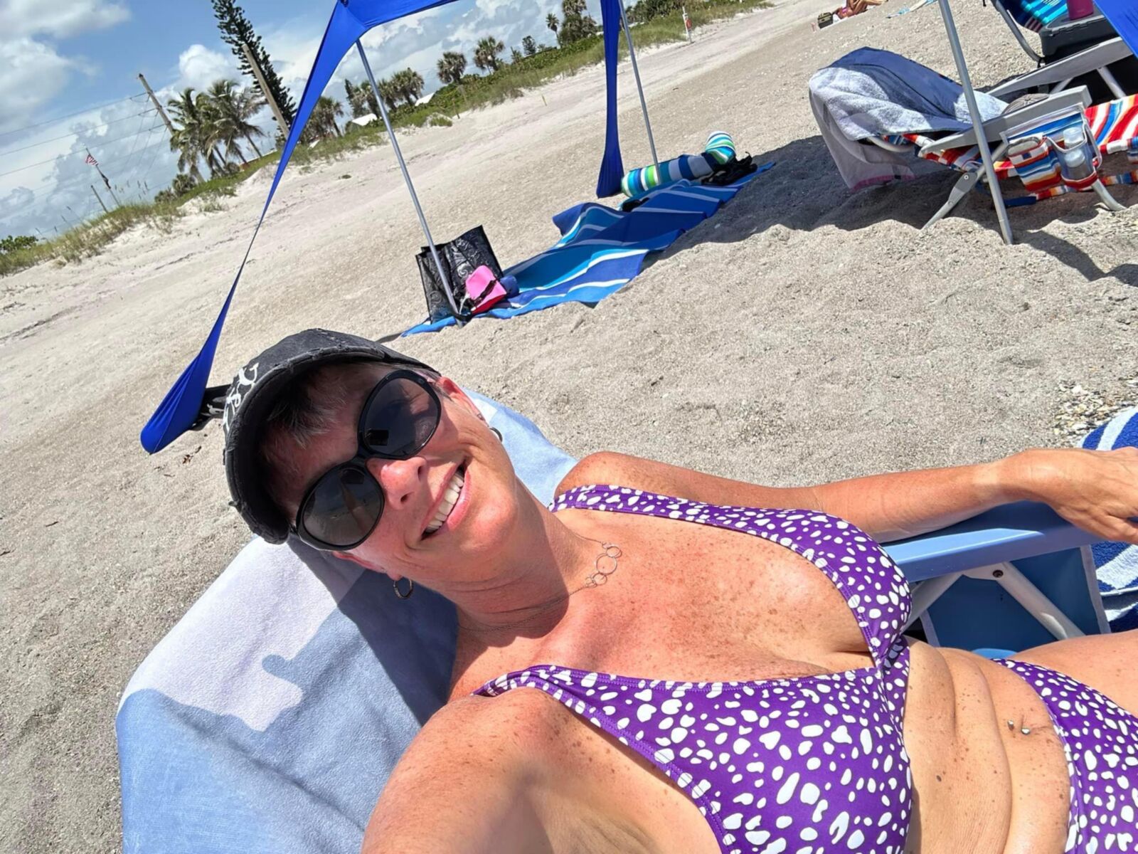 Tracy :Tall Sexy MILF with D Cup Big Tits in Bikinis and Dresses