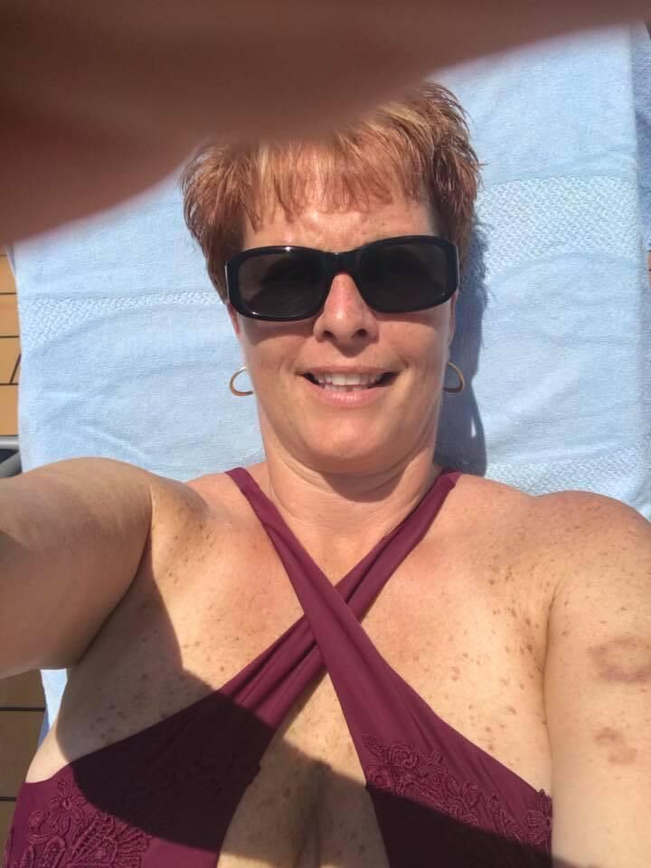 Tracy :Tall Sexy MILF with D Cup Big Tits in Bikinis and Dresses