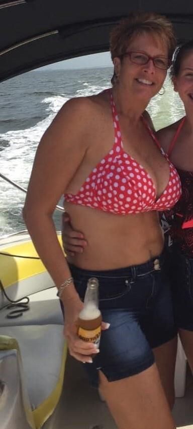 Tracy :Tall Sexy MILF with D Cup Big Tits in Bikinis and Dresses