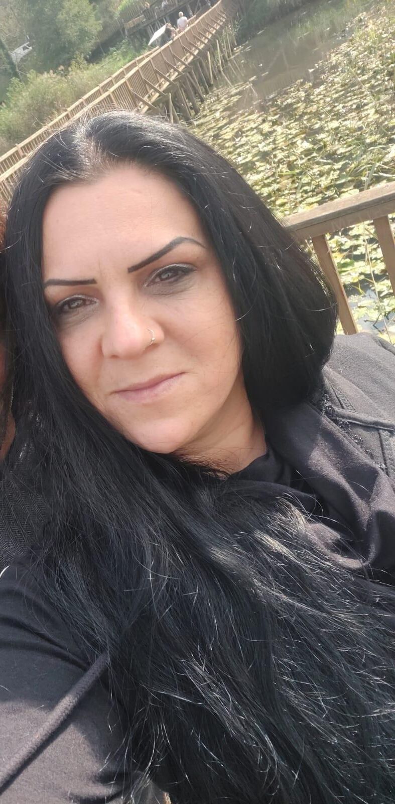 Emine heiße türkische MILF -Mutter