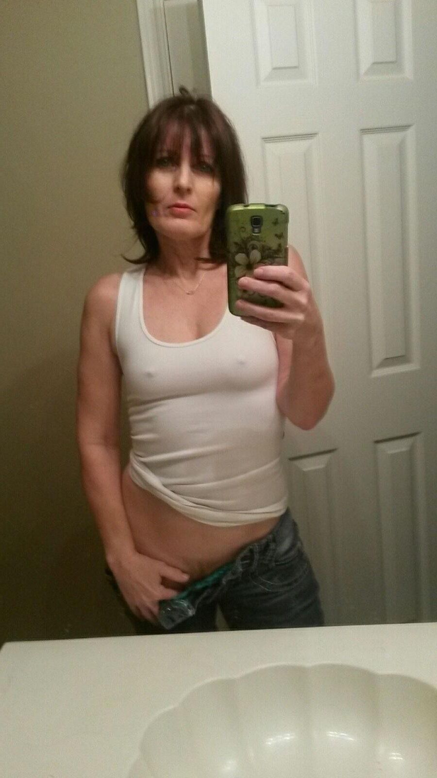 Cathy Murphy Mature Amateur Brunette pose à la maison