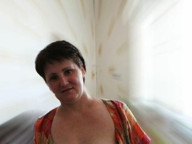 Elena, milf brune de Moldavie