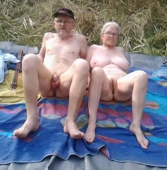 vieux couple naturiste