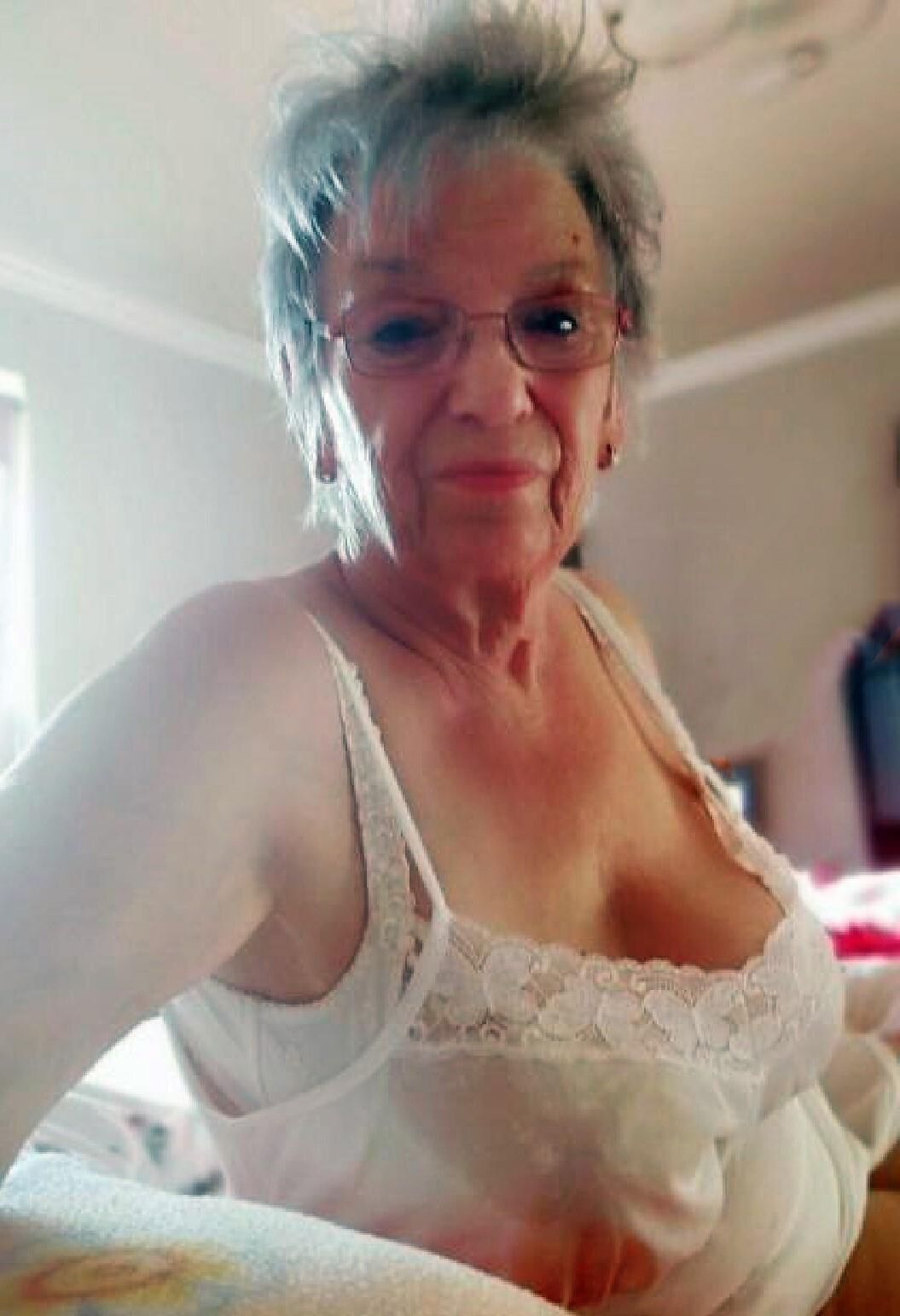 Do you like to fuck this Granny plus?