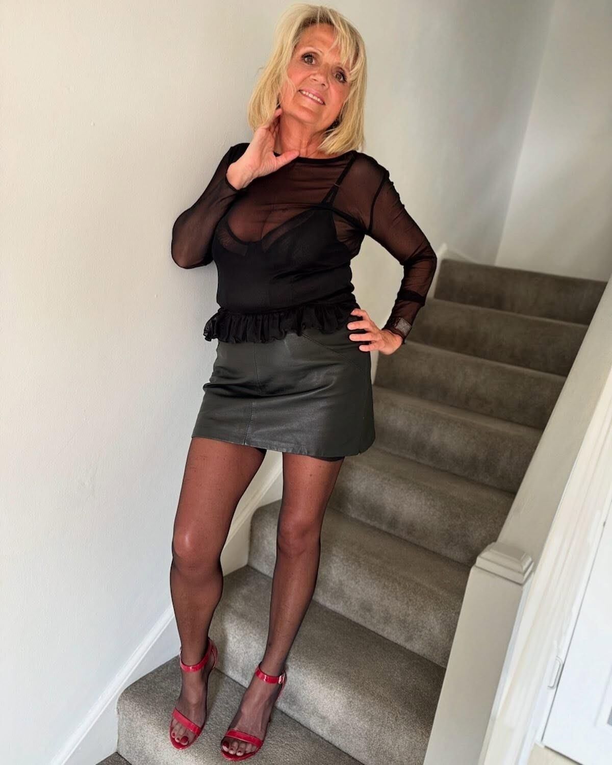 Blonde Uk Milf In Stockings