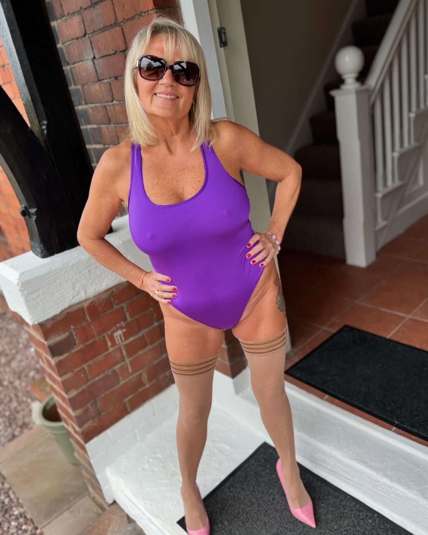 Blonde Uk Milf In Stockings