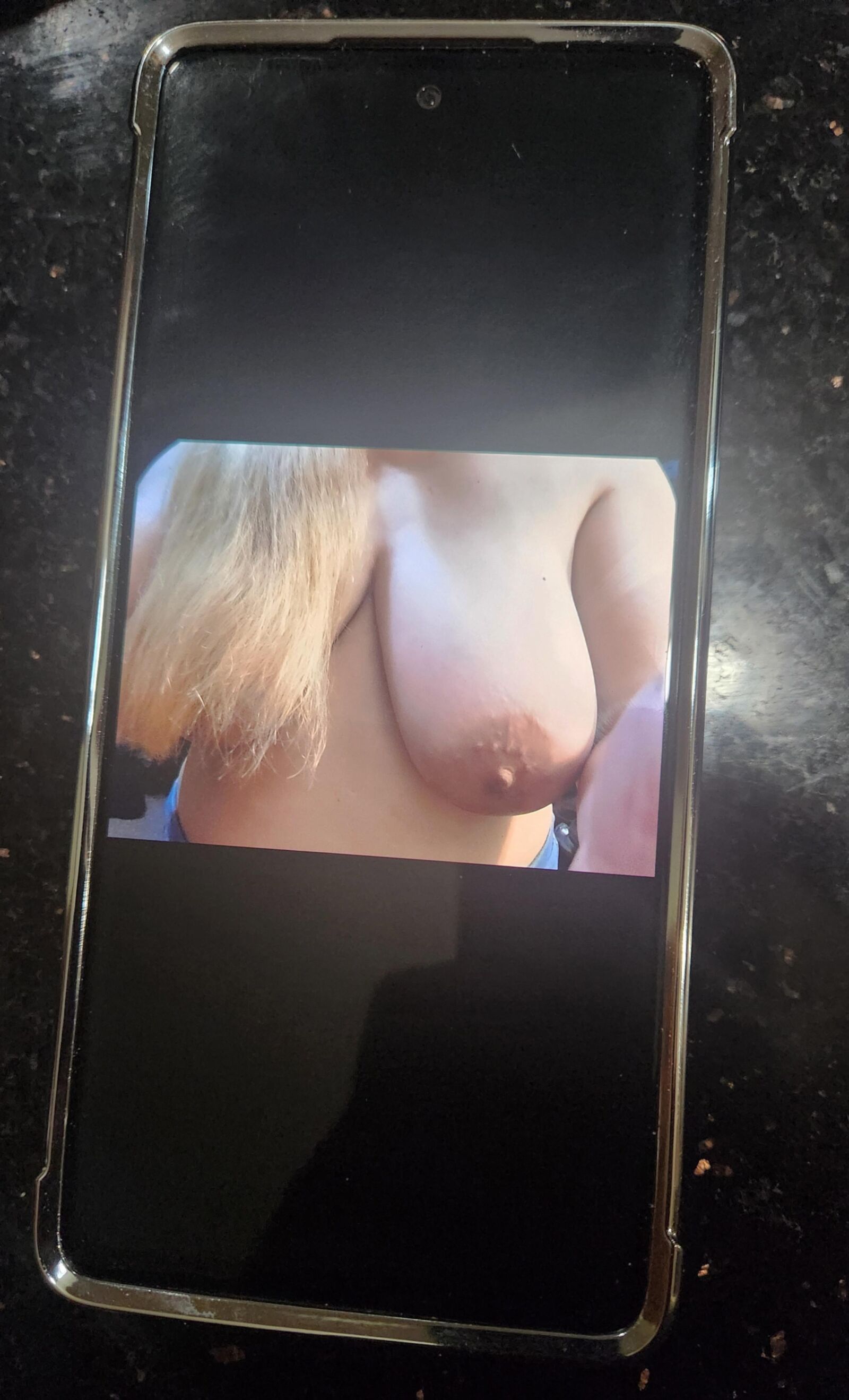 Milf Mom Nudes on Phone Leaked