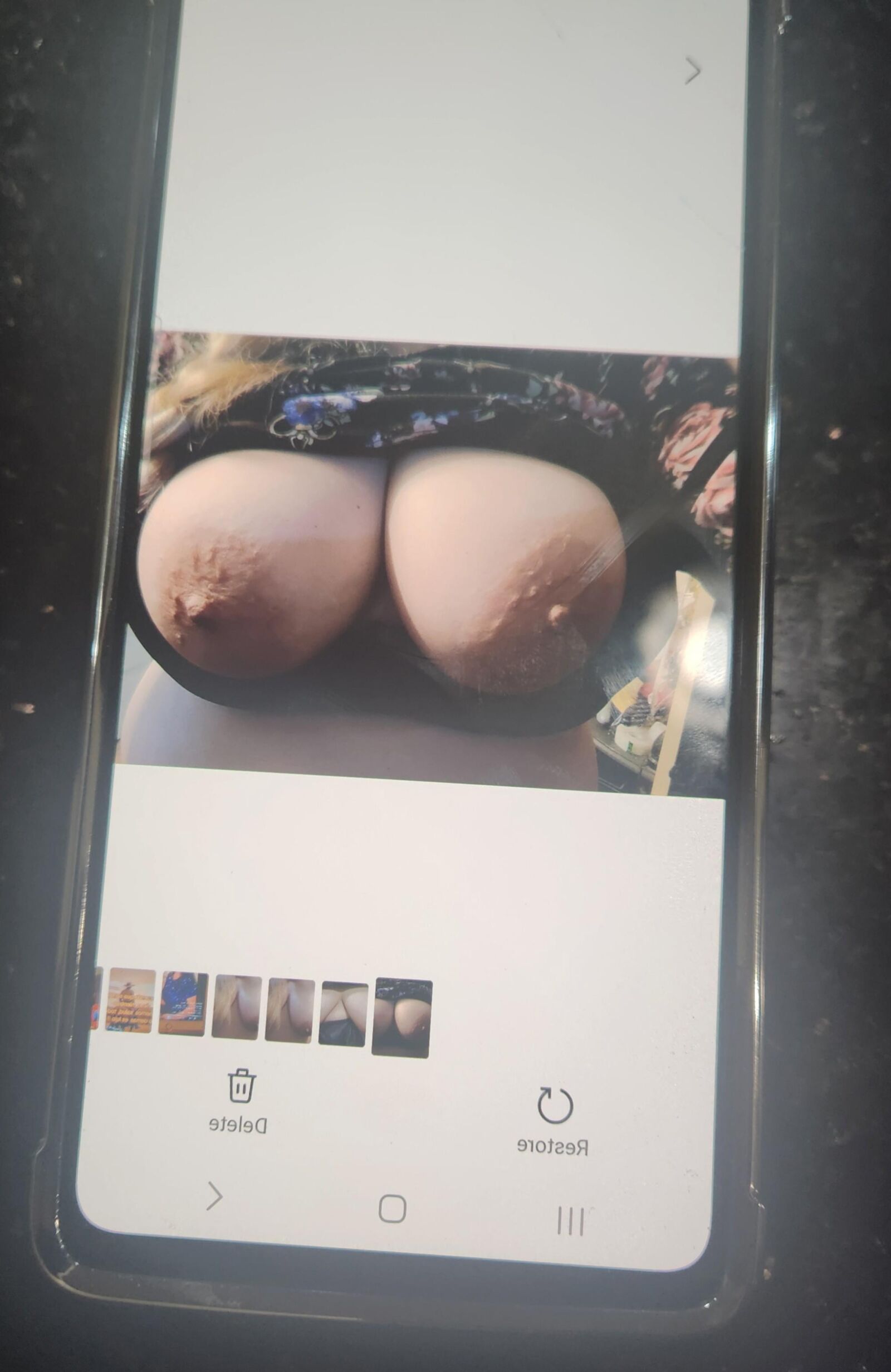 Milf Mom Nudes on Phone Leaked