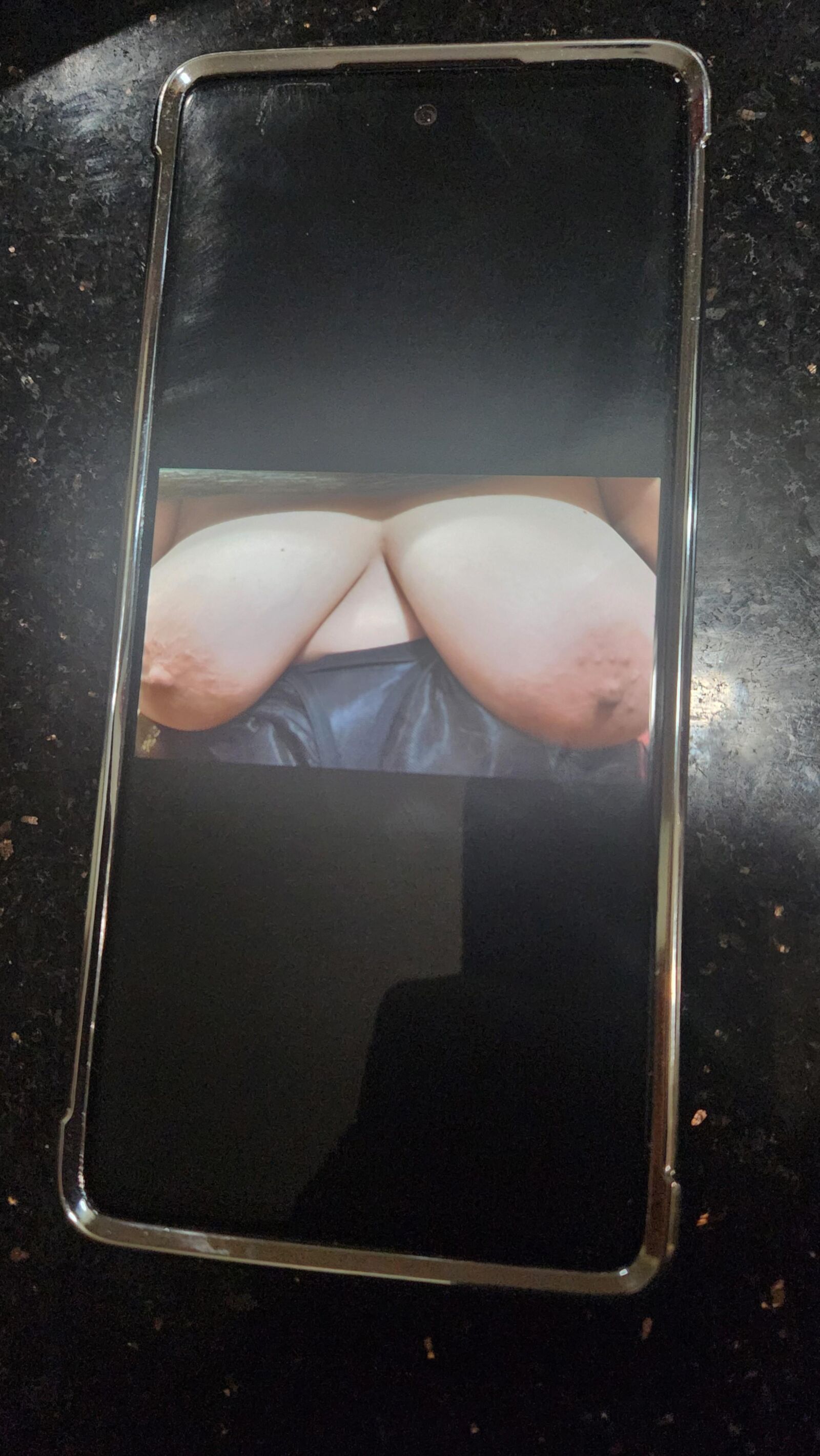 Milf Mom Nudes on Phone Leaked