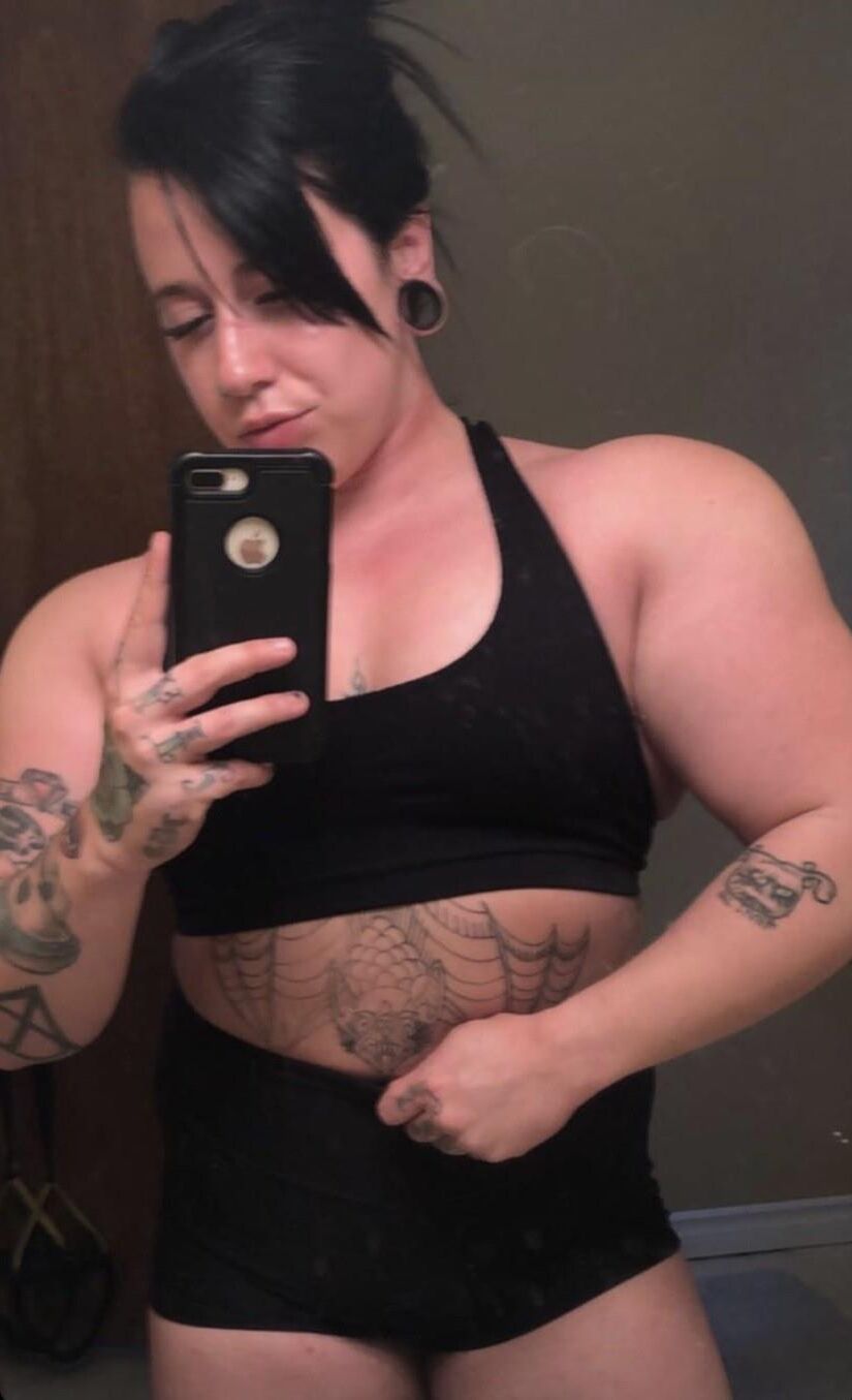 Muscle Girls Thicc, Powerful, Sexy Pawgs!