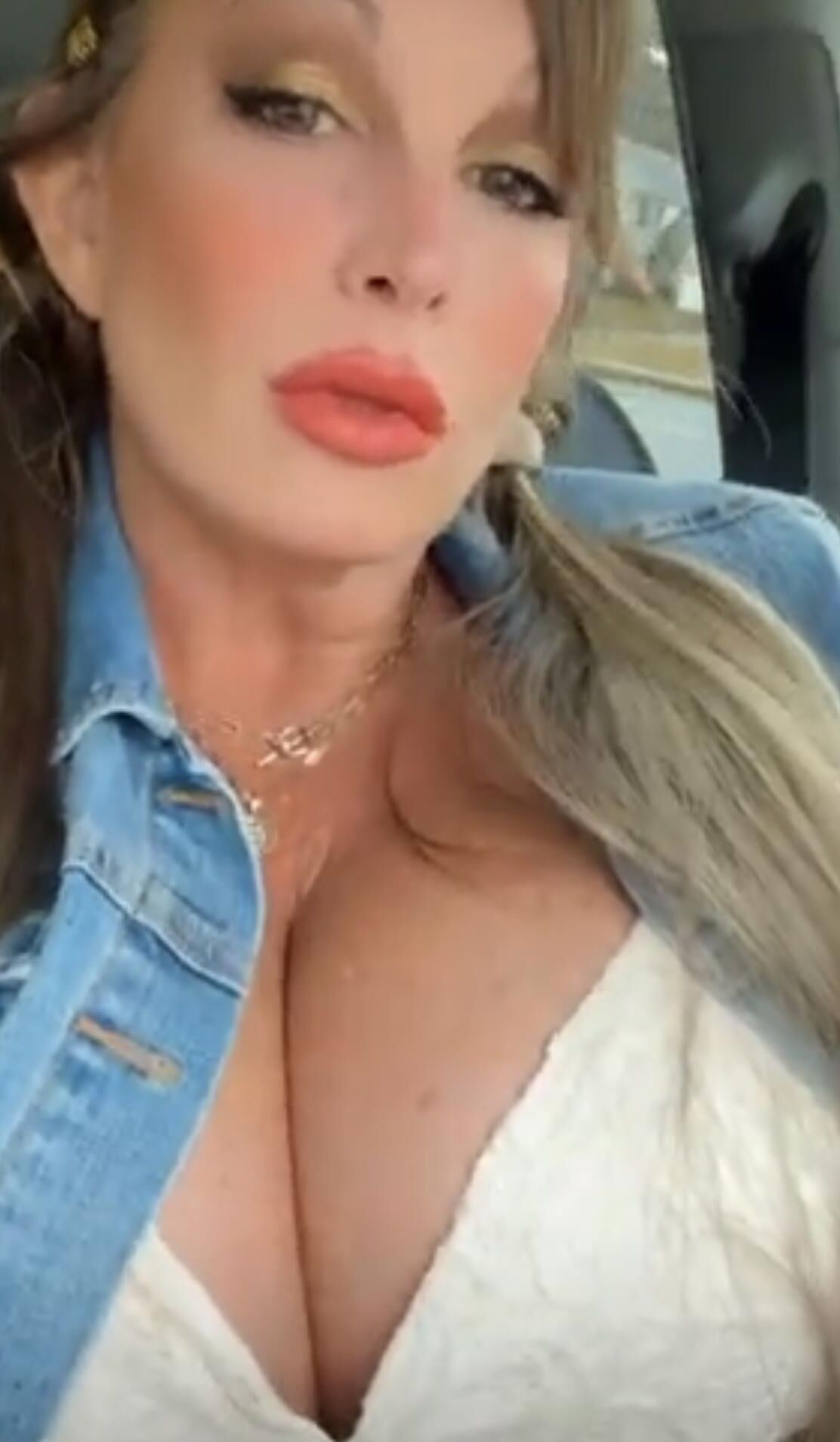 Huge Titted Mom 