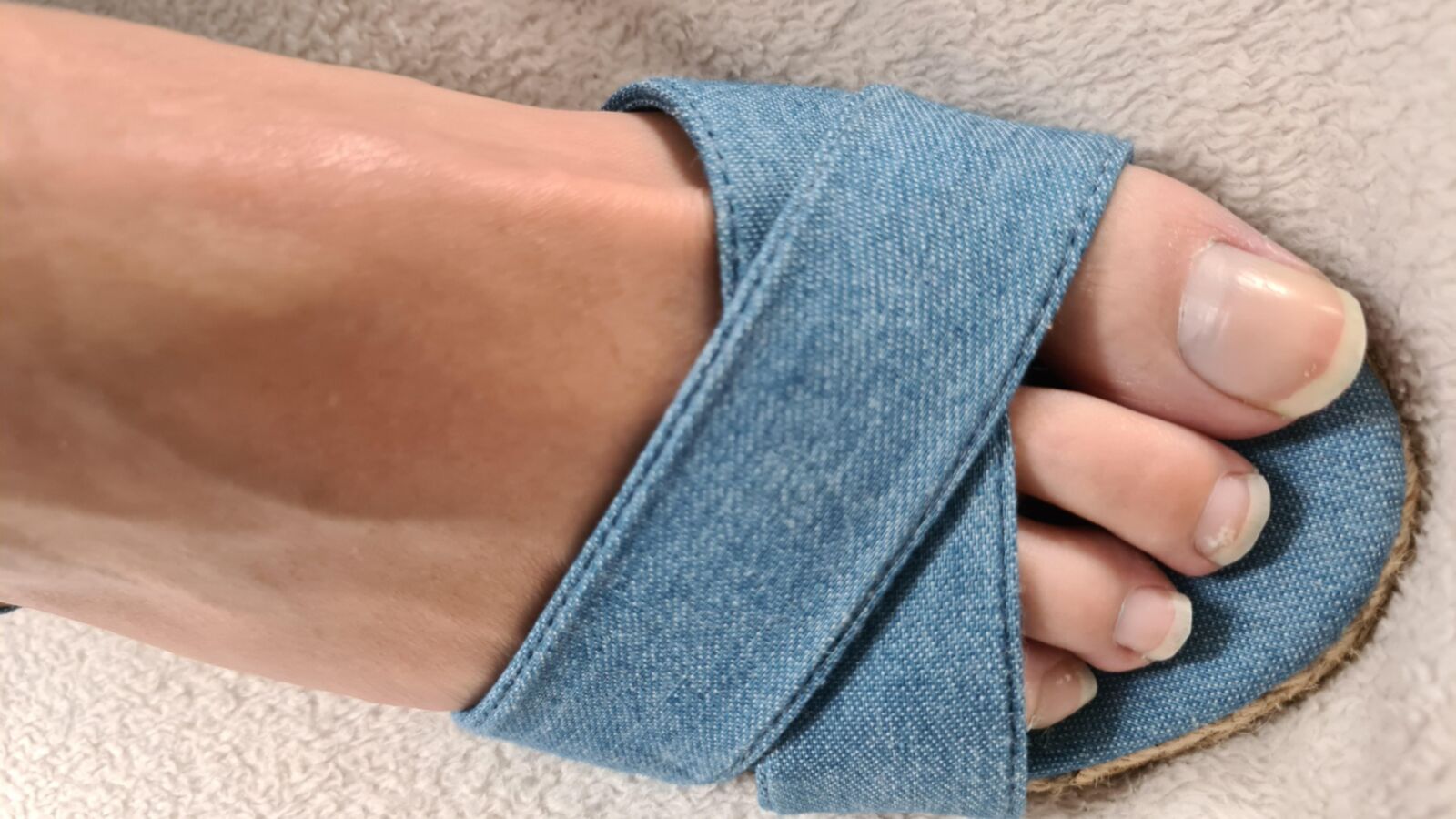 Wife's natural toes