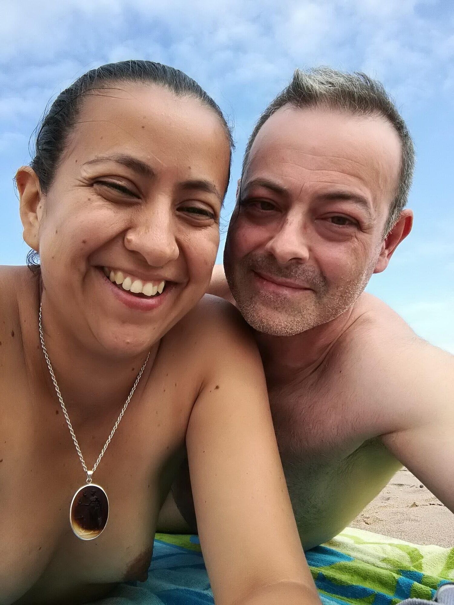 Nudes de plage de couple mature