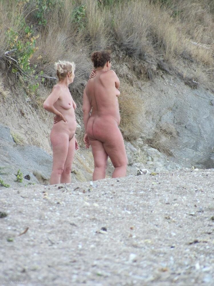 Mulheres maduras na praia