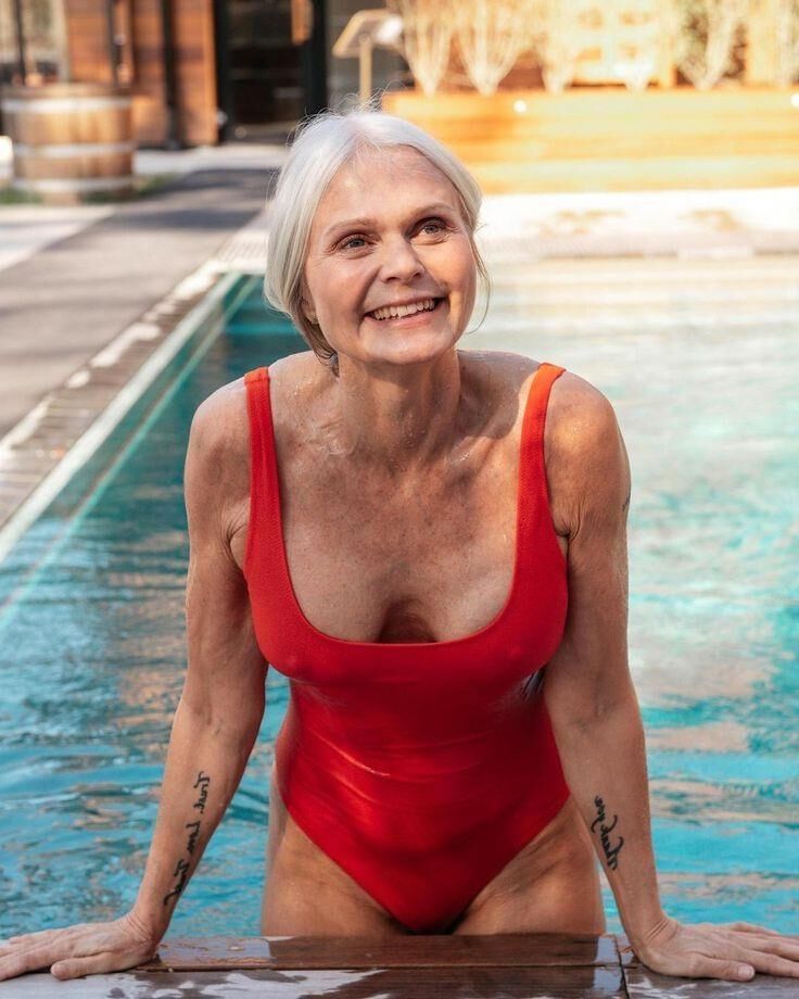 Matures and Grannies in Swimsuits 