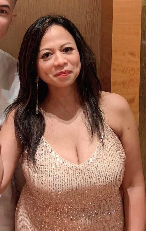 Big Boobs Indonesian Milf Schlampe Ratna