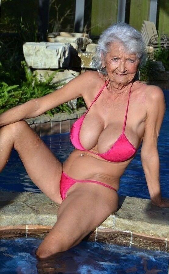 MILF Granny Swimmsuit Bikini