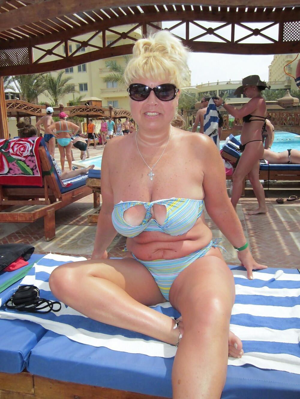 Milf Oma Swimmsuit Bikini