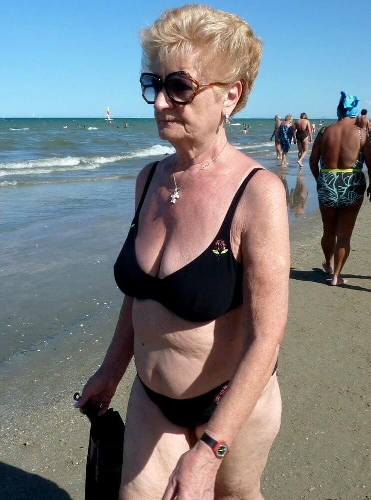 Milf Oma Swimmsuit Bikini