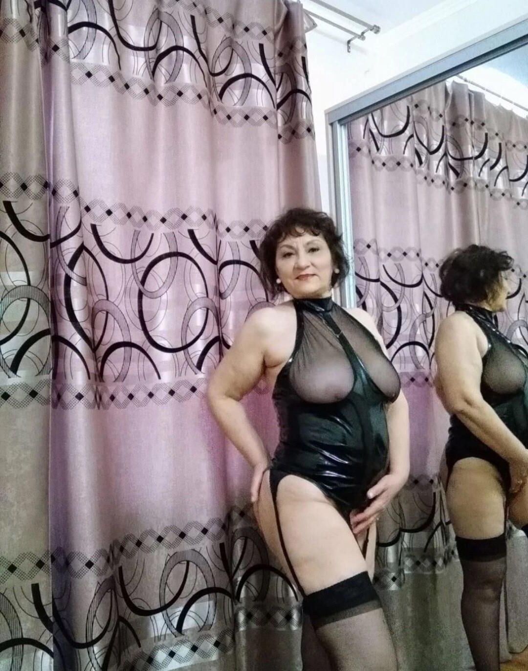 Salope brune mature Larisa de Tashkent en Ouzbékistan